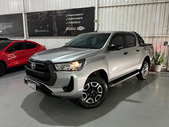 TOYOTA HILUX 2.8 D-4D TURBO DIESEL CD POWER PACK 4X4 MANUAL TOYOTA HILUX 2.8 D-4D TURBO DIESEL CD POWER PACK 4X4 MANUAL